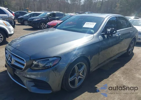 2017 Mercedes-Benz E 300 4Matic z USA, uszkodzony, nr VIN WDDZF4KB9HA258895